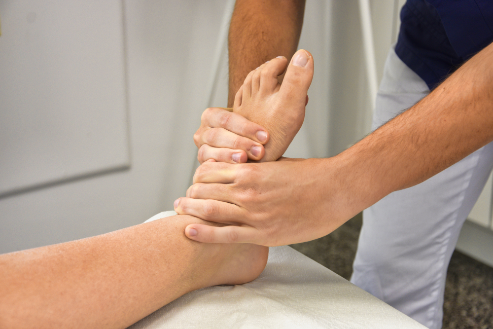 Trattamento osteopatico biomeccanico per fascite plantare a Milano studio Brera